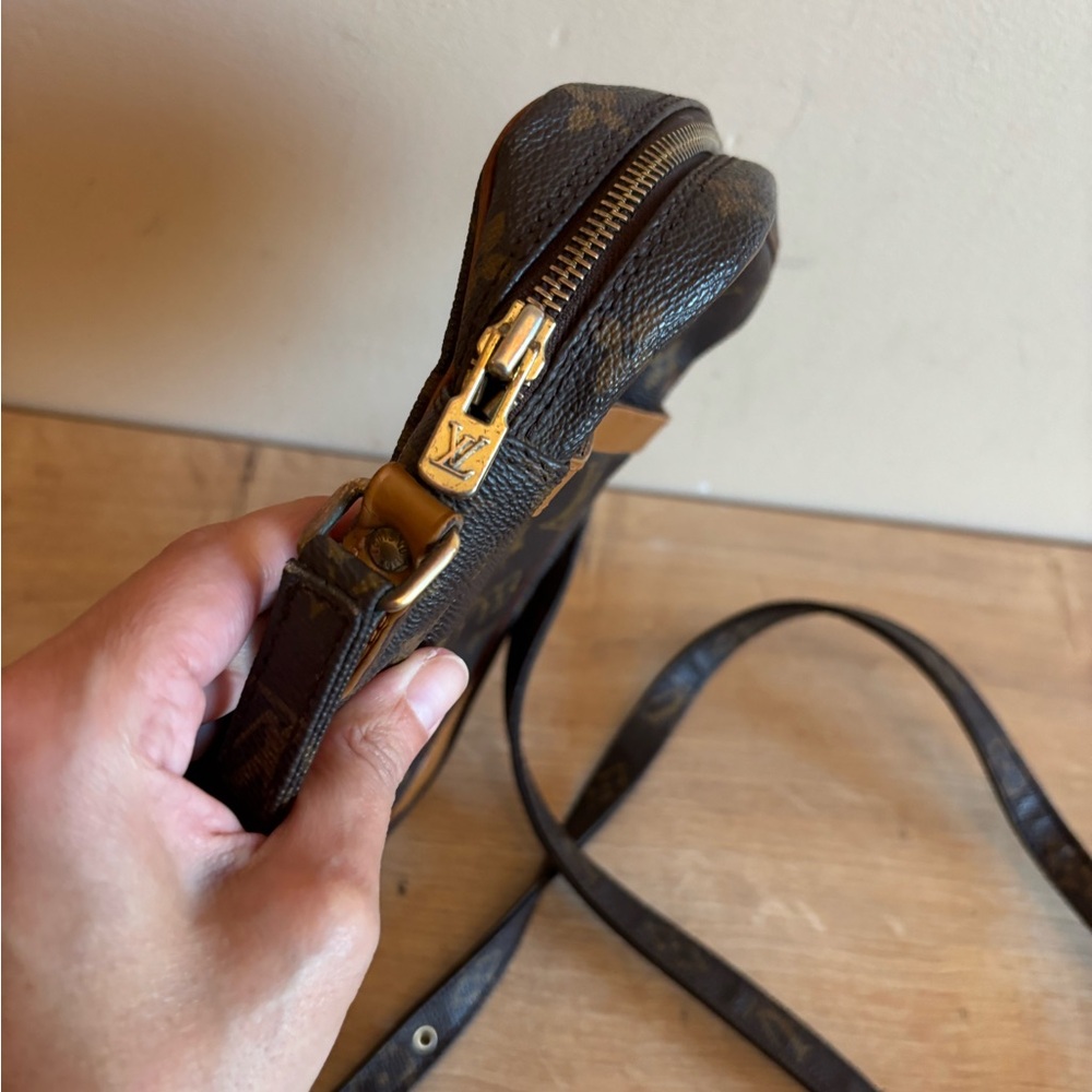 Authentic Louis Vuitton monogram crossbody bag - Picture 4 of 9